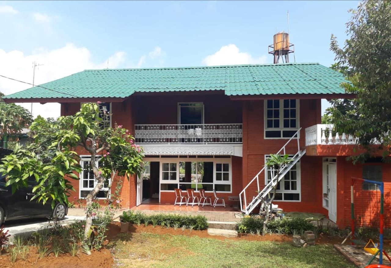 Villa Sentebale Bogor Luaran gambar