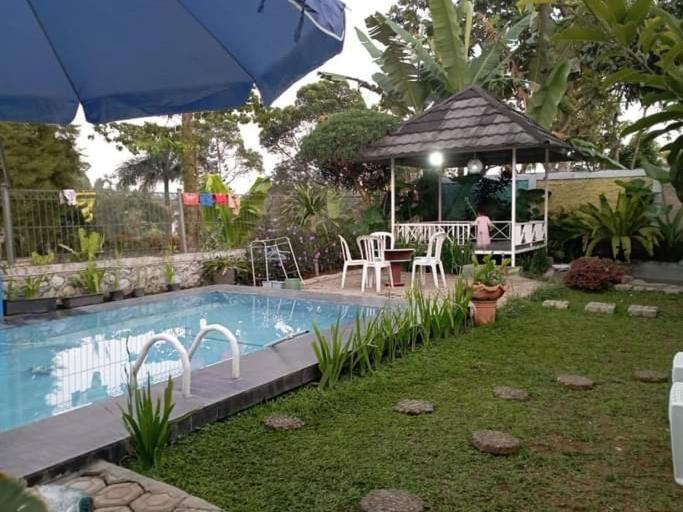 Villa Sentebale Bogor Luaran gambar