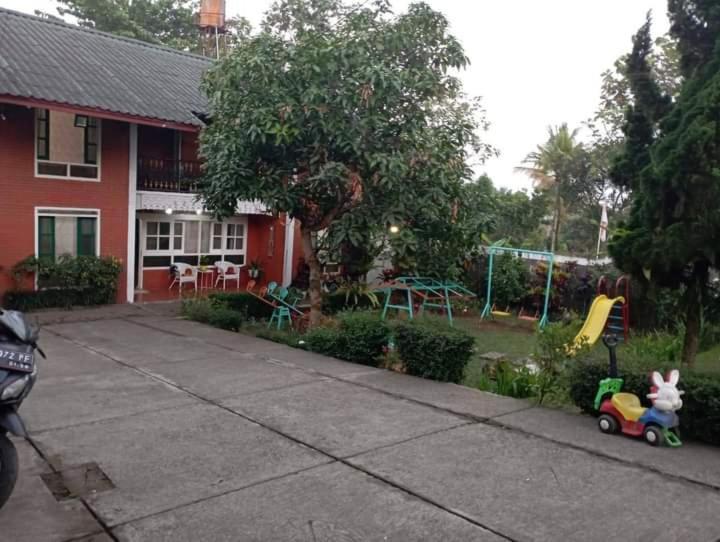 Villa Sentebale Bogor Luaran gambar